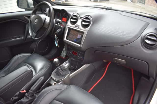 Alfa Romeo Mito (2010) thumbnail 4
