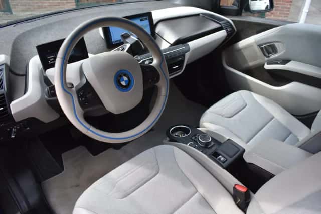 BMW i3 (2013) thumbnail 2