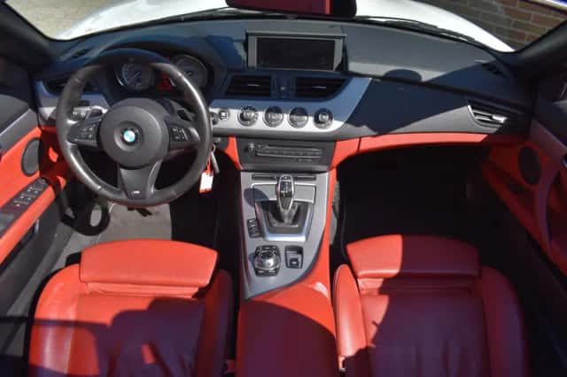 BMW Z4 (2011) thumbnail 2