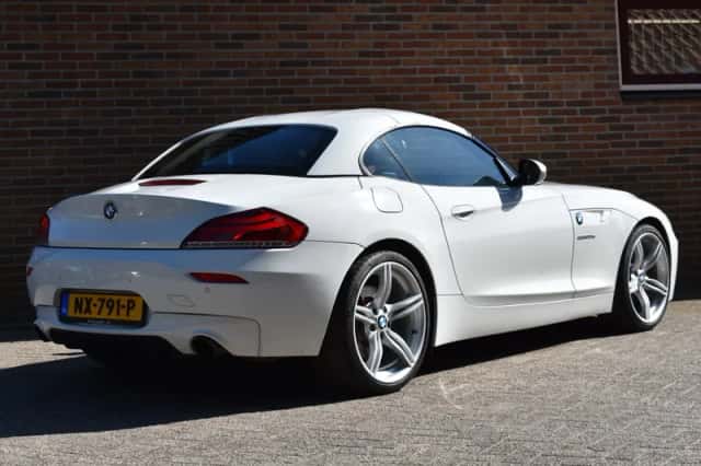 BMW Z4 (2011) thumbnail 3