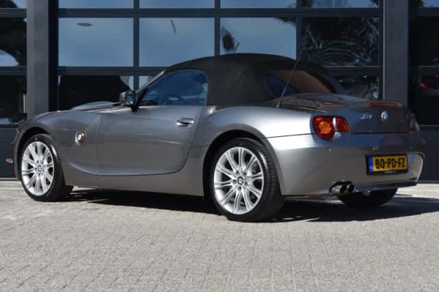 BMW Z4 (2004) thumbnail 5