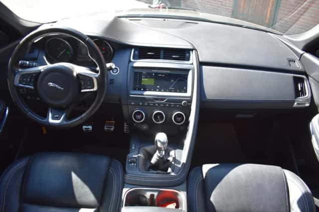Jaguar E-Pace (2019) thumbnail 2