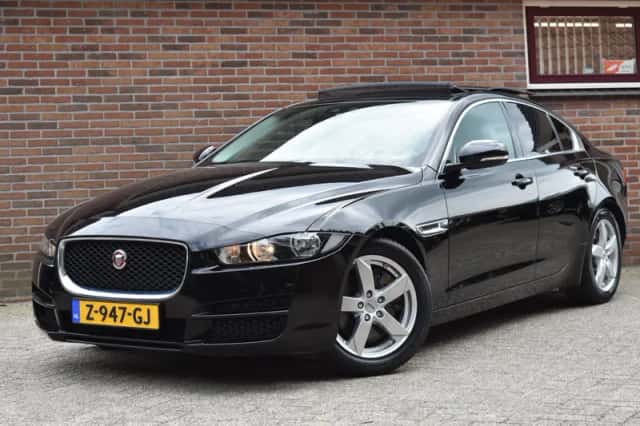 Jaguar XE (2016) thumbnail 1