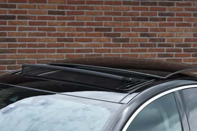 Jaguar XE (2016) thumbnail 6