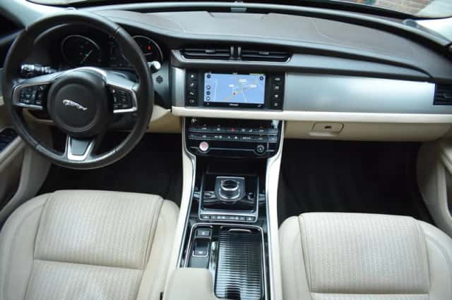 Jaguar XF (2019) thumbnail 2