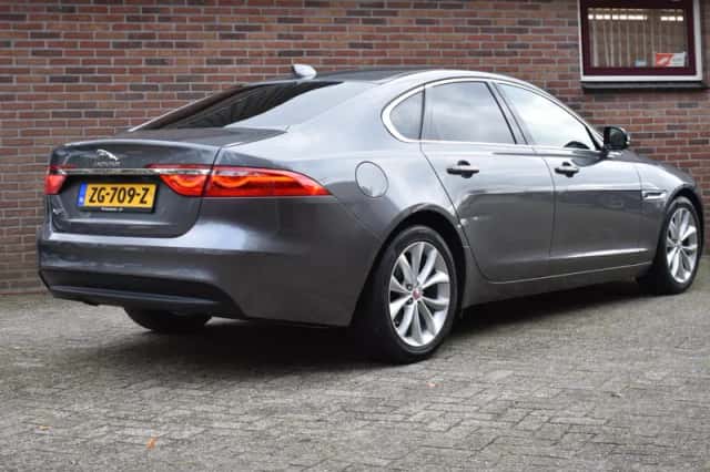 Jaguar XF (2019) thumbnail 3