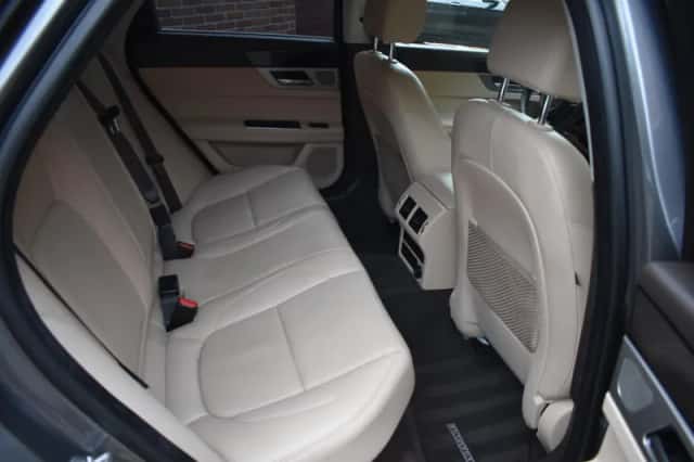 Jaguar XF (2019) thumbnail 5