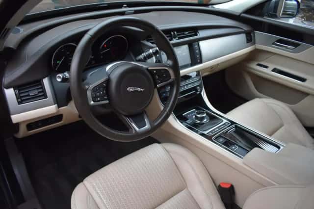 Jaguar XF (2019) thumbnail 6