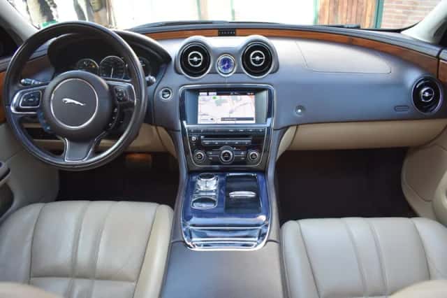 Jaguar XJ (2012) thumbnail 2
