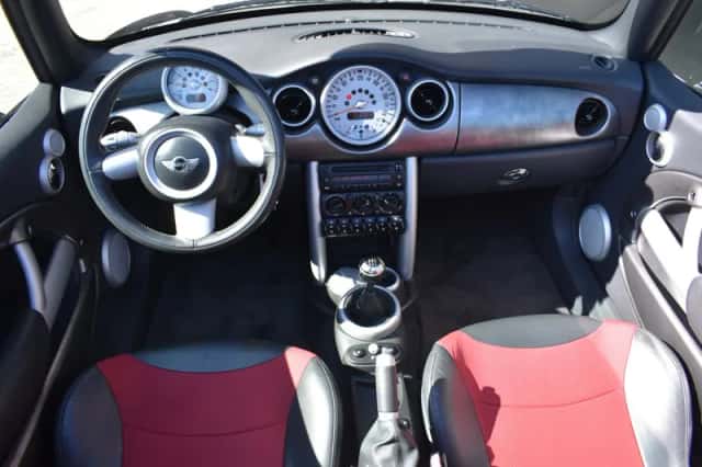 MINI Cabrio (2005) thumbnail 2