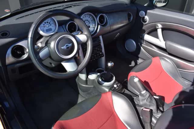 MINI Cabrio (2005) thumbnail 5