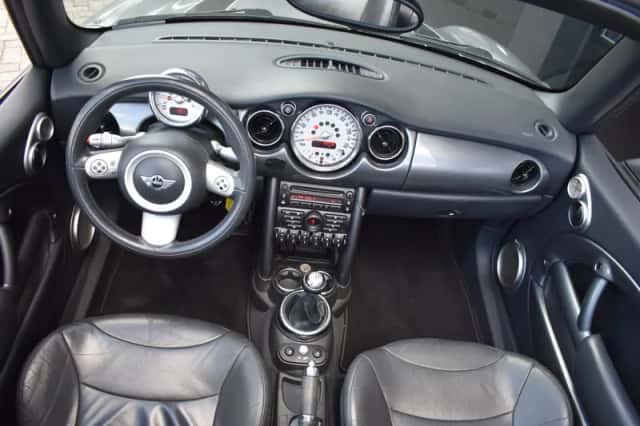 MINI Cabrio (2006) thumbnail 2