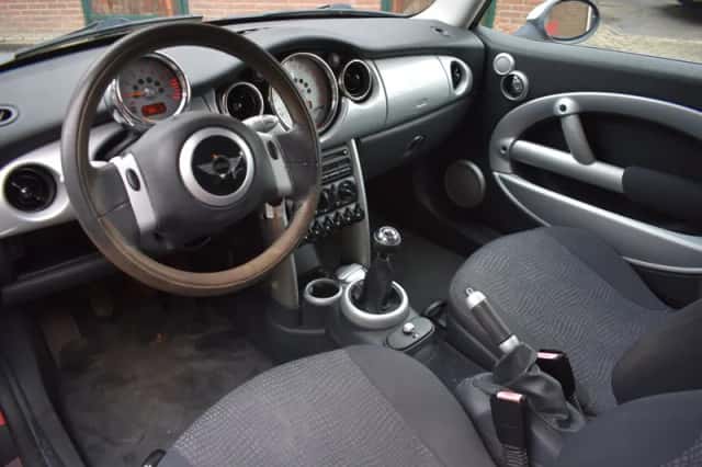MINI Cooper (2002) thumbnail 2