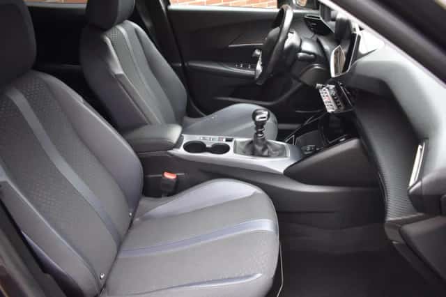 Peugeot 2008 (2020) thumbnail 4