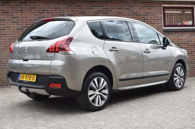 Peugeot 3008 (2016) thumbnail 3