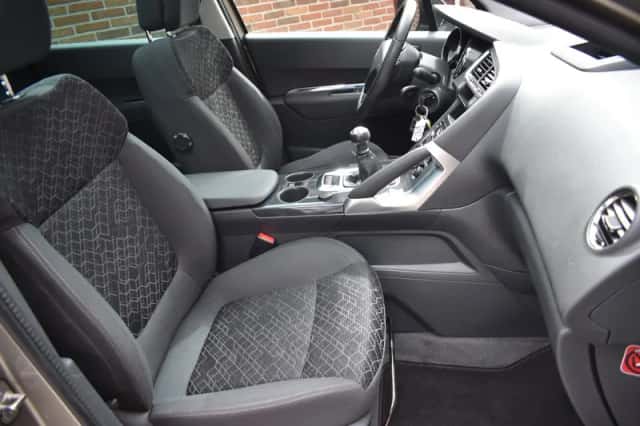 Peugeot 3008 (2016) thumbnail 4
