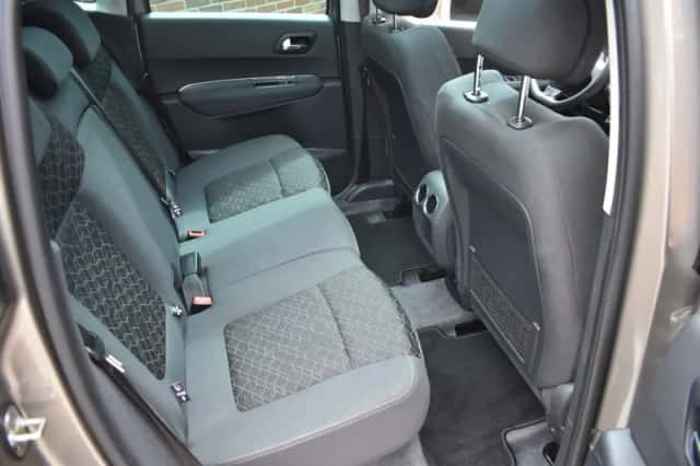 Peugeot 3008 (2016) thumbnail 5