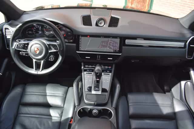 Porsche Cayenne (2018) thumbnail 2