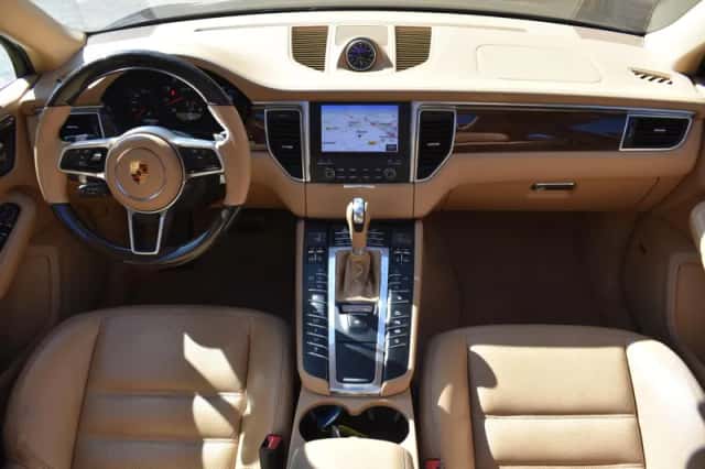 Porsche Macan (2017) thumbnail 2