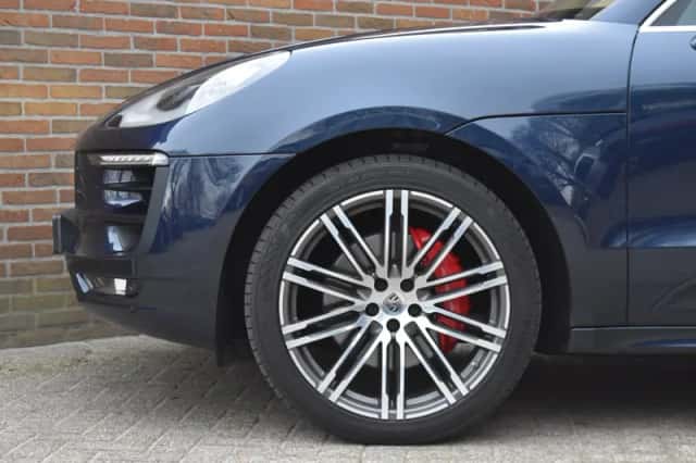 Porsche Macan (2017) thumbnail 6