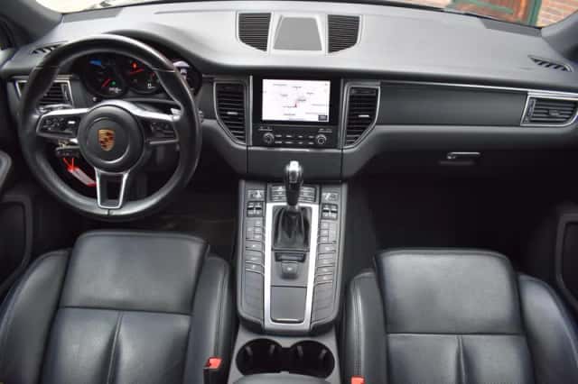Porsche Macan (2018) thumbnail 2