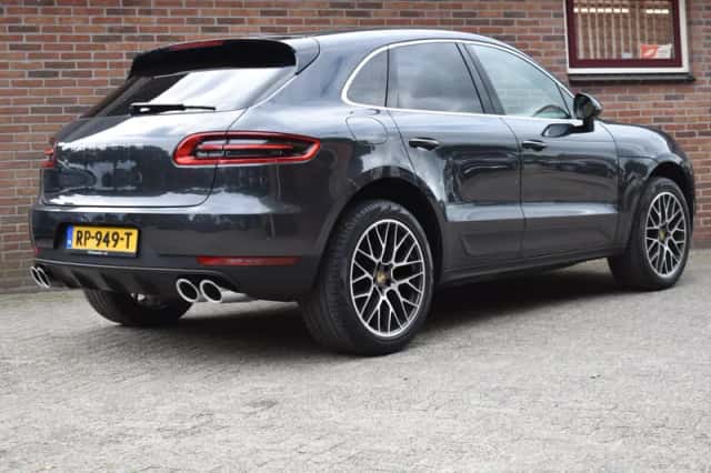 Porsche Macan (2018) thumbnail 3