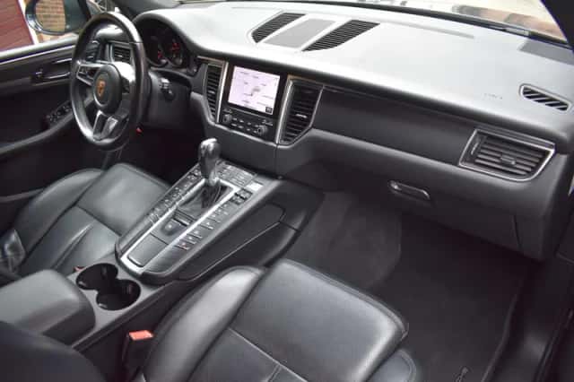 Porsche Macan (2018) thumbnail 6