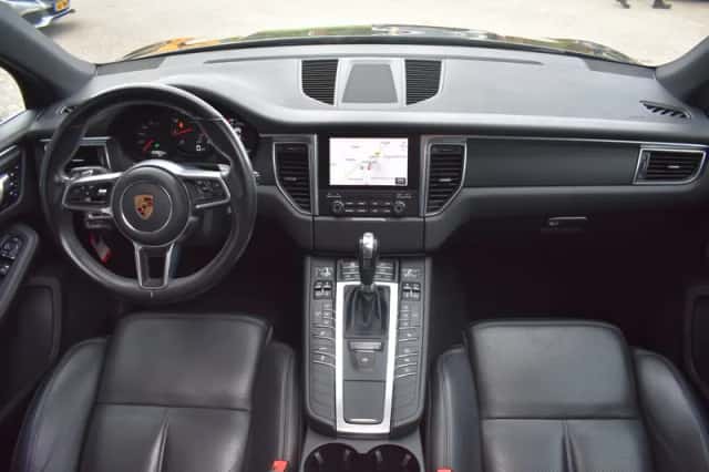 Porsche Macan (2018) thumbnail 2