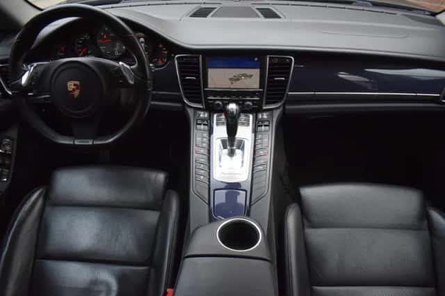 Porsche Panamera (2011) thumbnail 2