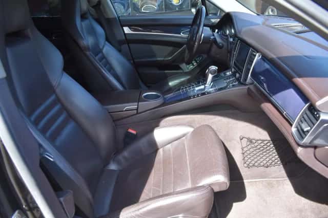 Porsche Panamera (2011) thumbnail 4
