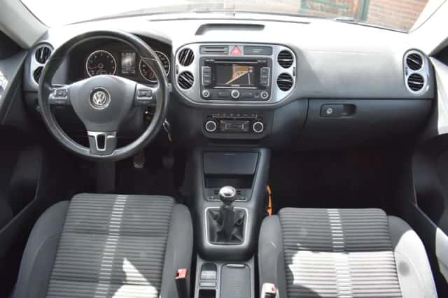 Volkswagen Tiguan (2011) thumbnail 2