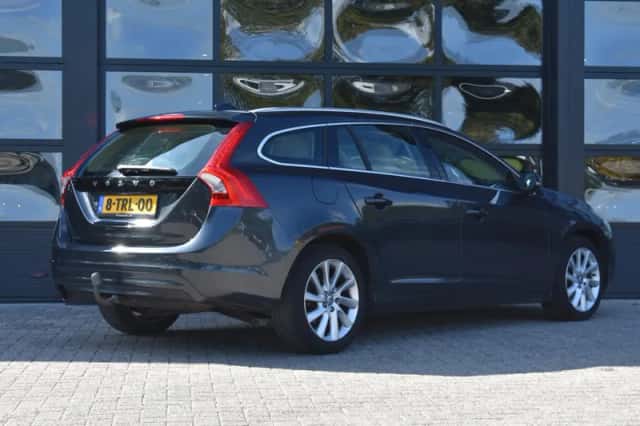 Volvo V60 (2014) thumbnail 3