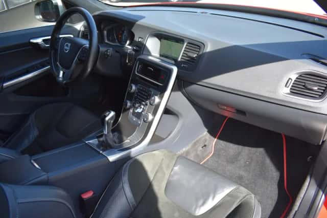 Volvo V60 (2017) thumbnail 5