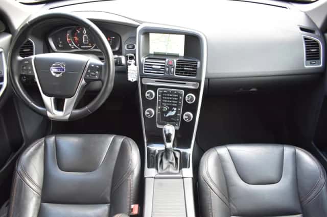 Volvo XC60 (2017) thumbnail 2