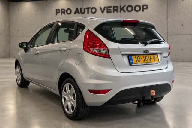 Ford Fiesta (2009) thumbnail 2