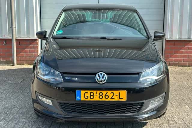 Volkswagen Polo (2015) thumbnail 2