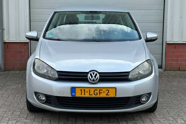 Volkswagen Golf (2010) thumbnail 2