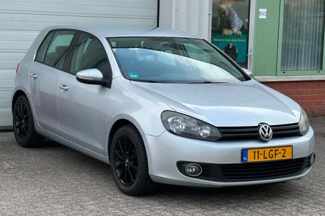 Volkswagen Golf (2010) thumbnail 3