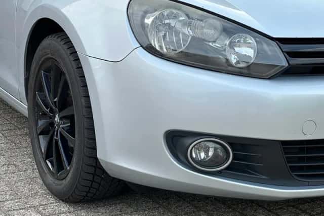 Volkswagen Golf (2010) thumbnail 4