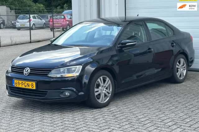 Volkswagen Jetta (2011) thumbnail 1