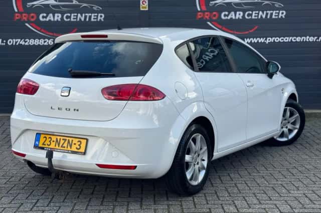 SEAT Leon (2011) thumbnail 2