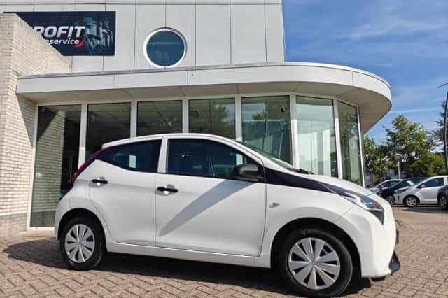 Toyota Aygo (2019) thumbnail 2