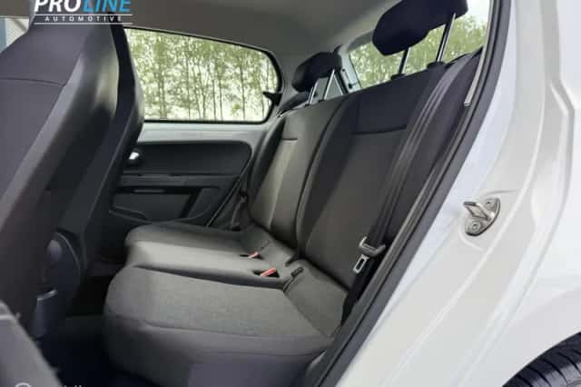 Volkswagen Up! (2017) thumbnail 5