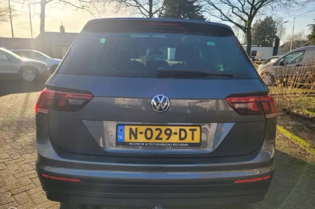 Volkswagen Tiguan (2018) thumbnail 4