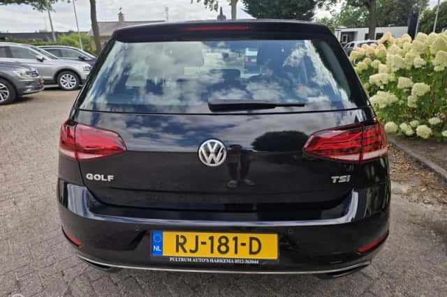 Volkswagen Golf (2017) thumbnail 4