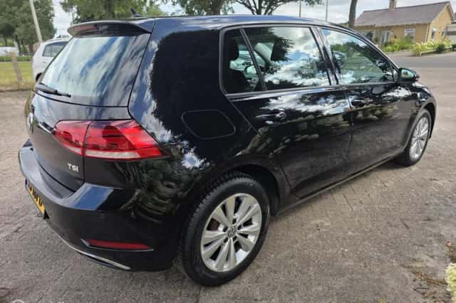 Volkswagen Golf (2017) thumbnail 5