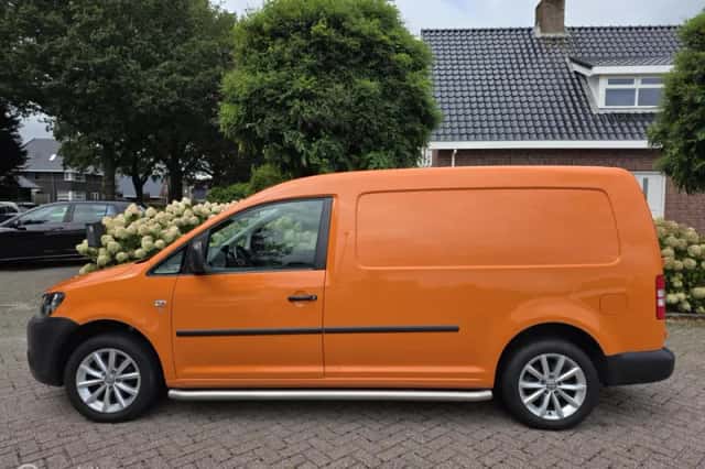 Volkswagen Caddy (2015) thumbnail 2