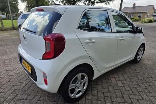 Kia Picanto (2021) thumbnail 5