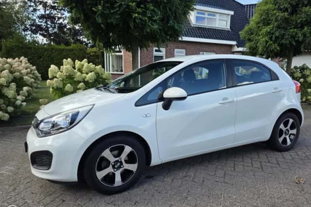 Kia Rio (2014) thumbnail 1