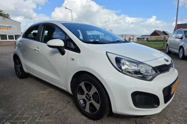 Kia Rio (2014) thumbnail 6